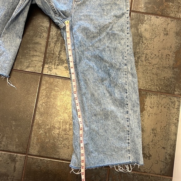 Dynamite High Waisted Wide Leg Raw Hem Light Wash Jeans size 28 - Picture 10 of 10